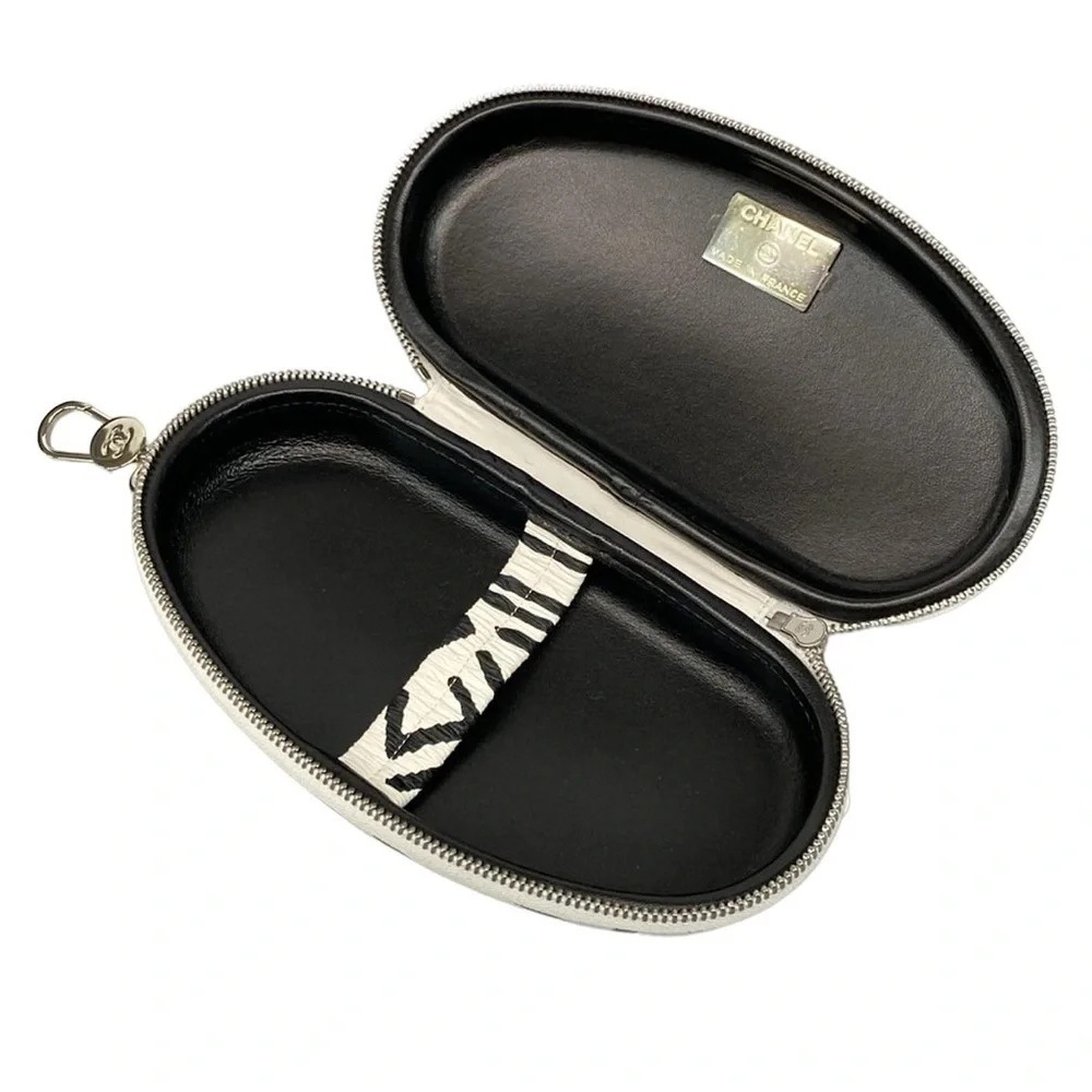 Authentic CHANEL new printed leather case with chain